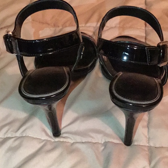 Black strappy heeled sandals - Picture 4 of 6